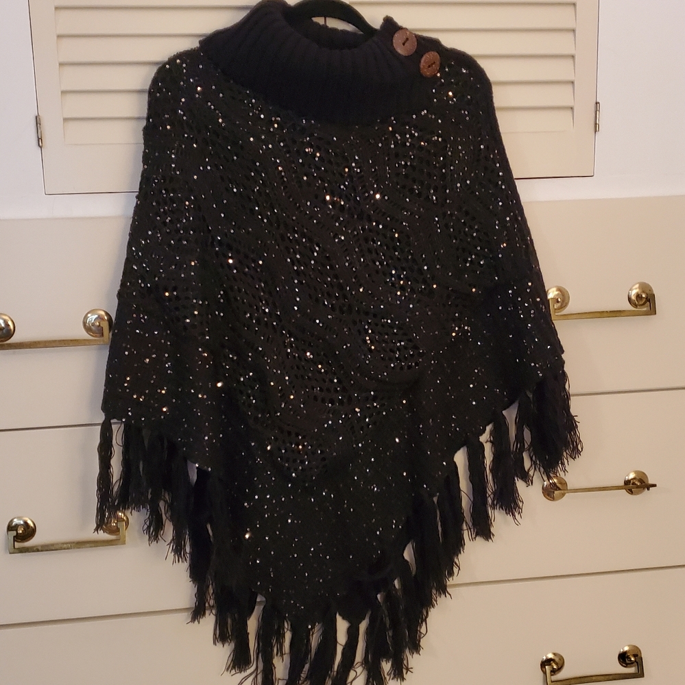 NO TAGS Black w/ Gold Sparkles Poncho Size M/L